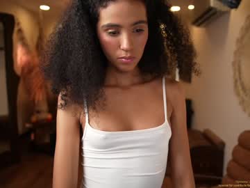webcam girl amnie_ live cam image #10429925