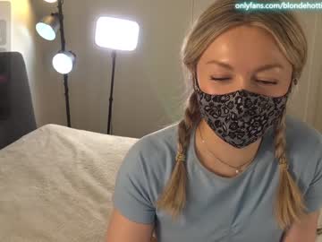 webcam girl blondehottiek live cam image #8793694