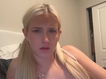 webcam girl cassiemaee live cam image #12926774