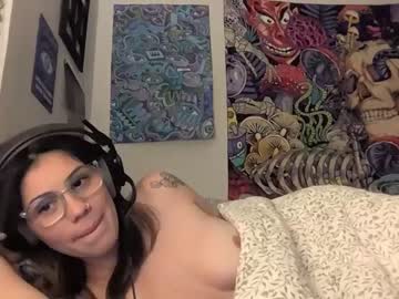 webcam girl lovelyylamb live cam image #7799533