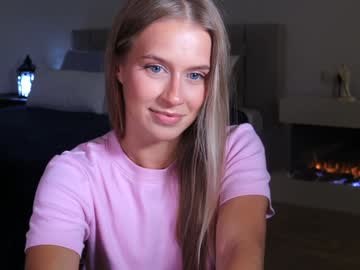 webcam girl ella_twinkle live cam image #10688086