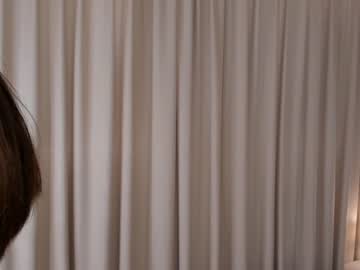 webcam girl peek_in_my_window live cam image #9247425