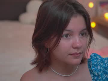 webcam girl tiny_miracle live cam image #9649811