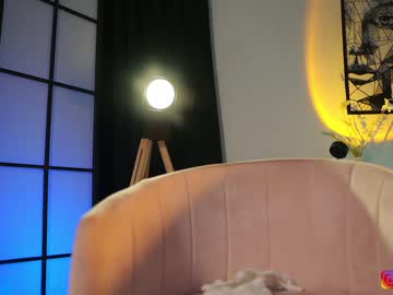 webcam girl lucie_beltran live cam image #7050381