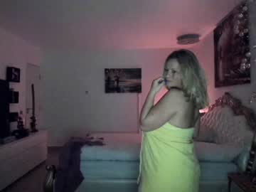 webcam girl kiradivine live cam image #1515057