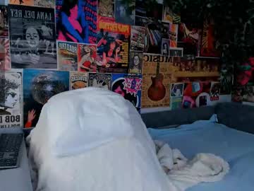 webcam girl flirtykitty_ live cam image #12759933