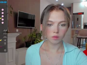 webcam girl small_blondee live cam image #3658445