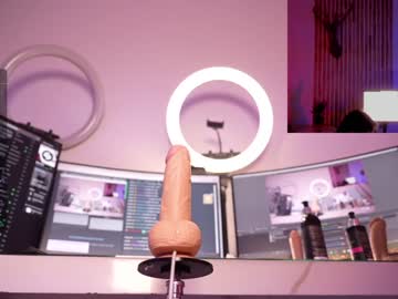 webcam girl lau__1 live cam image #8374019
