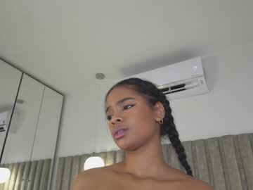 webcam girl camilitasu live cam image #10235033