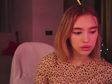 webcam girl angella_kleee live cam image #4566770