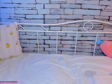 webcam girl eugenetomas live cam image #3038577