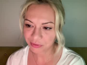 webcam girl kiradivine live cam image #5835772