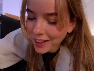 webcam girl milly_shy live cam image #10960228