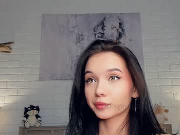 webcam girl riskyproject live cam image #8630599