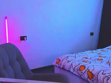 webcam girl courteous_raspberrrry live cam image #9946434