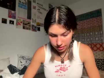 webcam girl elodiebabyy live cam image #5772993