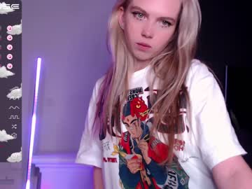 webcam girl small_blondee live cam image #3479310