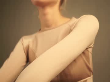 webcam girl cuteelsa_ live cam image #6527653