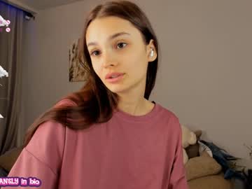 webcam girl your__voice live cam image #8005442