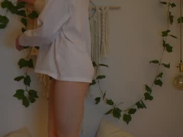 webcam girl mother__of__dragons live cam image #7516096