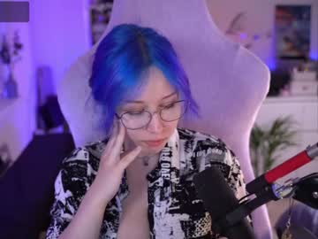 webcam girl blue_mooncat live cam image #9720655