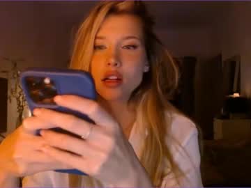 webcam girl bitter_moon live cam image #4541746