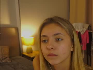 webcam girl mildredgarrett live cam image #11241215