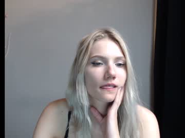 webcam girl gilliana_mo live cam image #784888