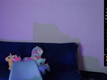 webcam girl queen_kitty1818 live cam image #12921376