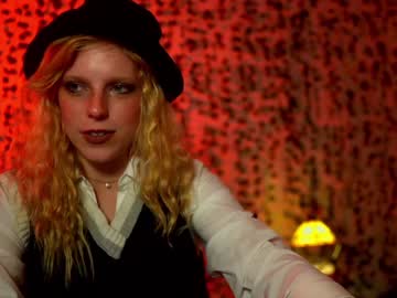 webcam girl crimsonxrapture live cam image #271589