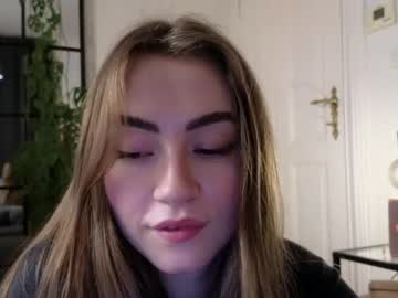 webcam girl strawberryjamx live cam image #7948426