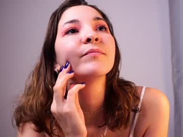 webcam girl helenmoors live cam image #7809144