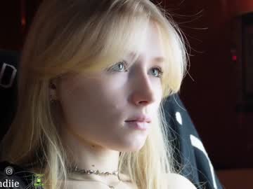 webcam girl bestblondiiecb live cam image #8511911