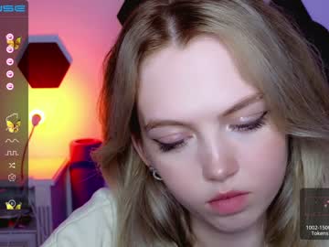 webcam girl small_blondee live cam image #6243678