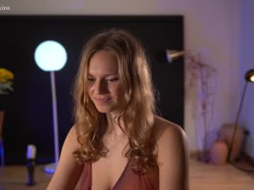 webcam girl chillwithkira live cam image #4865209