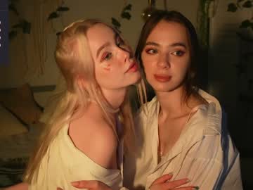 webcam girl mother__of__dragons live cam image #7516187