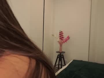 webcam girl miarouxie live cam image #12865529