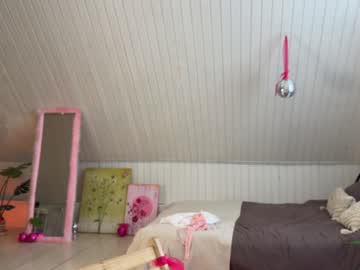 webcam girl uwunikaa live cam image #12670524