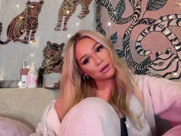 webcam girl ari_02 live cam image #8771331