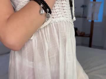 webcam girl cuteelsa_ live cam image #8892640