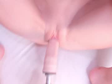 webcam girl queenieandliam live cam image #5857272