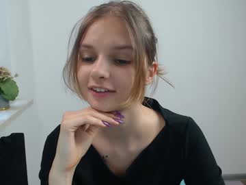 webcam girl vivien_slender live cam image #9855201