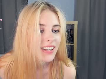 webcam girl slow_kiss live cam image #8390920