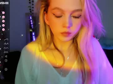 webcam girl small_blondee live cam image #5322538