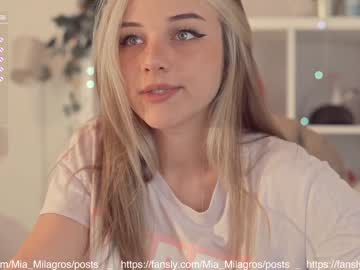 webcam girl mia_milagros live cam image #3039918