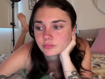 webcam girl queencassidyy live cam image #12646711