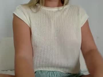 webcam girl innocentblonde789 live cam image #10490819