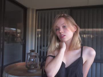 webcam girl bibi_it_is live cam image #4687959