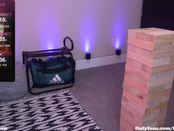 webcam girl fiery_redhead live cam image #9470489