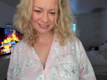 webcam girl kiradivine live cam image #1112739